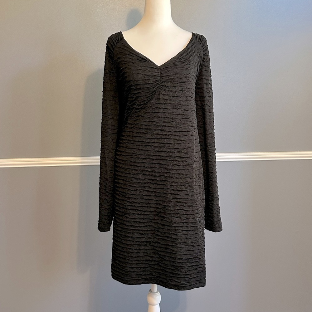 Torrid Women’s Black Long Sleeve Shift Dress Size 4 (4X)..This dress runs small